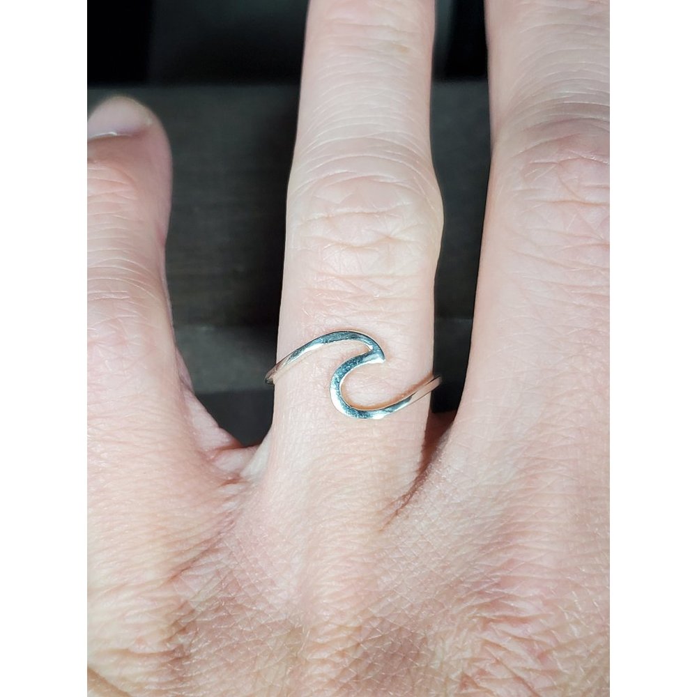 Size 7 Sterling Silver Cool Ocean Wave Band Ring